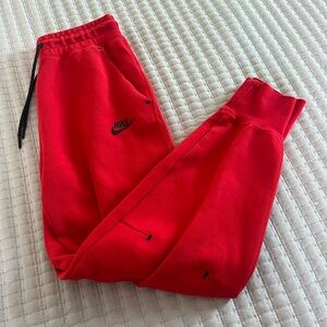 Nike Sportswear Tech Fleece Joggers
Gym Red/Black
Size S
Excellent condition